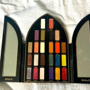 Kay Von D * Saint n Sinner eyeshadow palette *